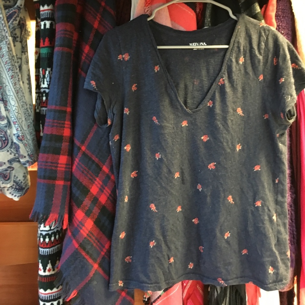 Rose patterned V-Neck