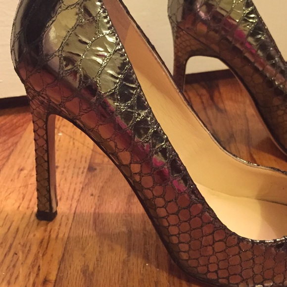 Silver/Gray Snakeskin Ivanka Trump Pumps - Picture 2 of 3