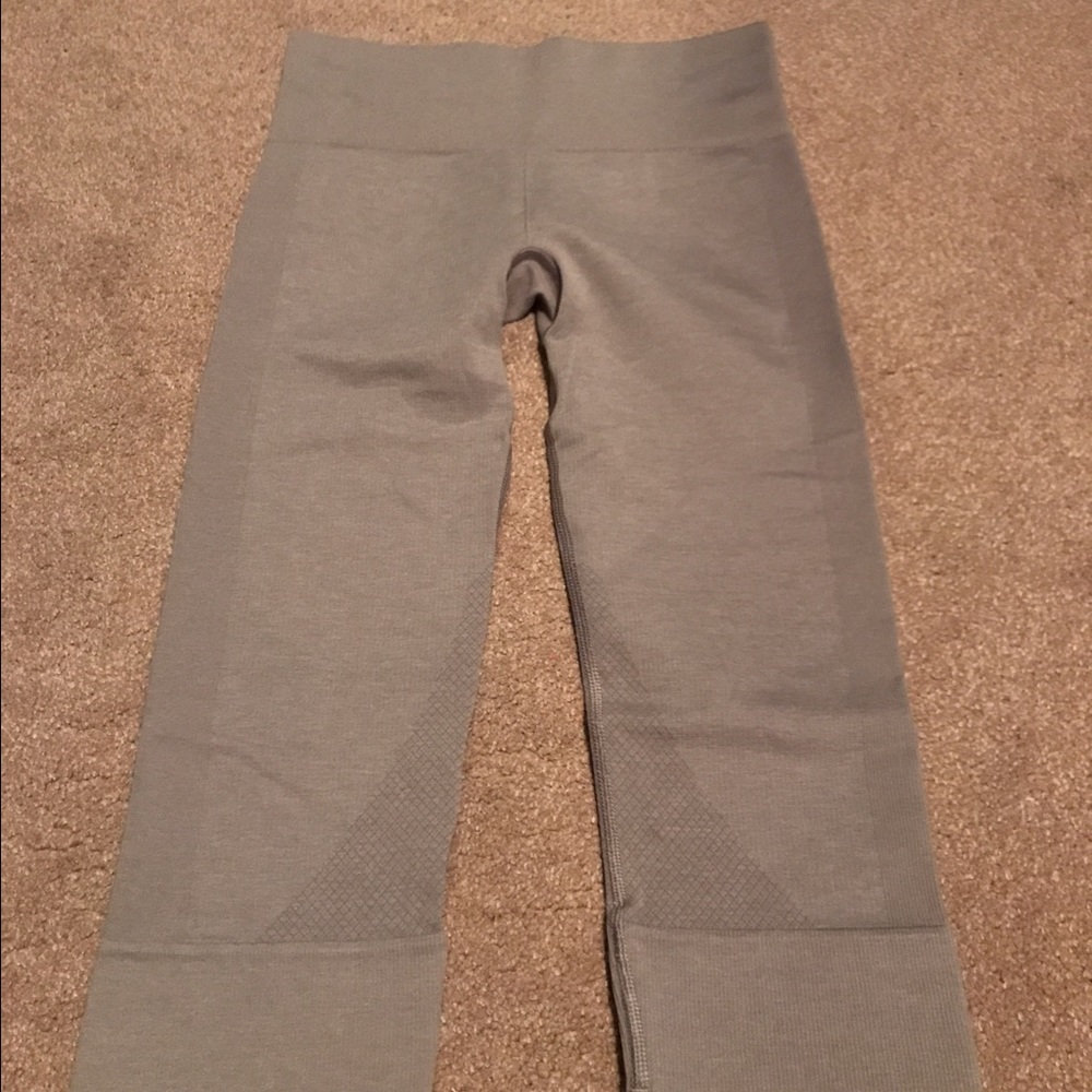 Lululemon seamlessly street crop