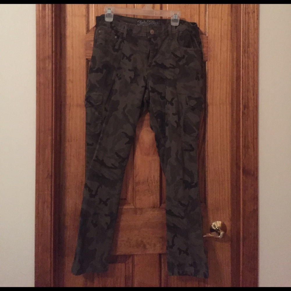 Camo skinny jeans