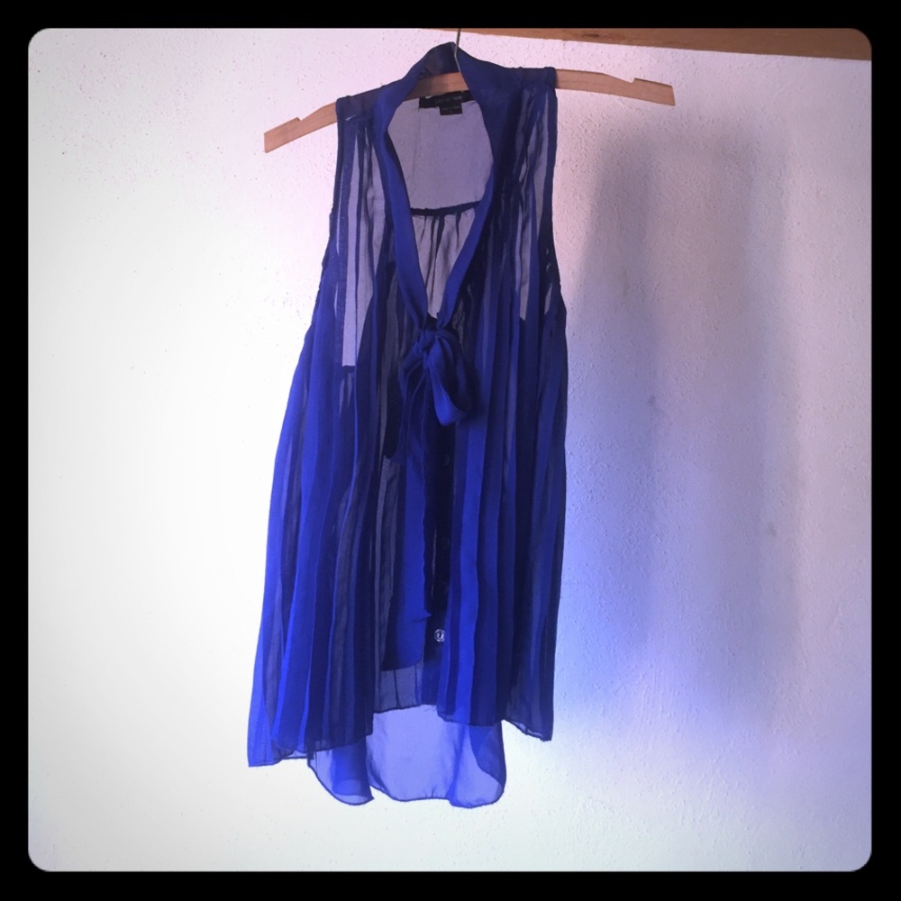 Pleated navy chiffon tank top with neck tie