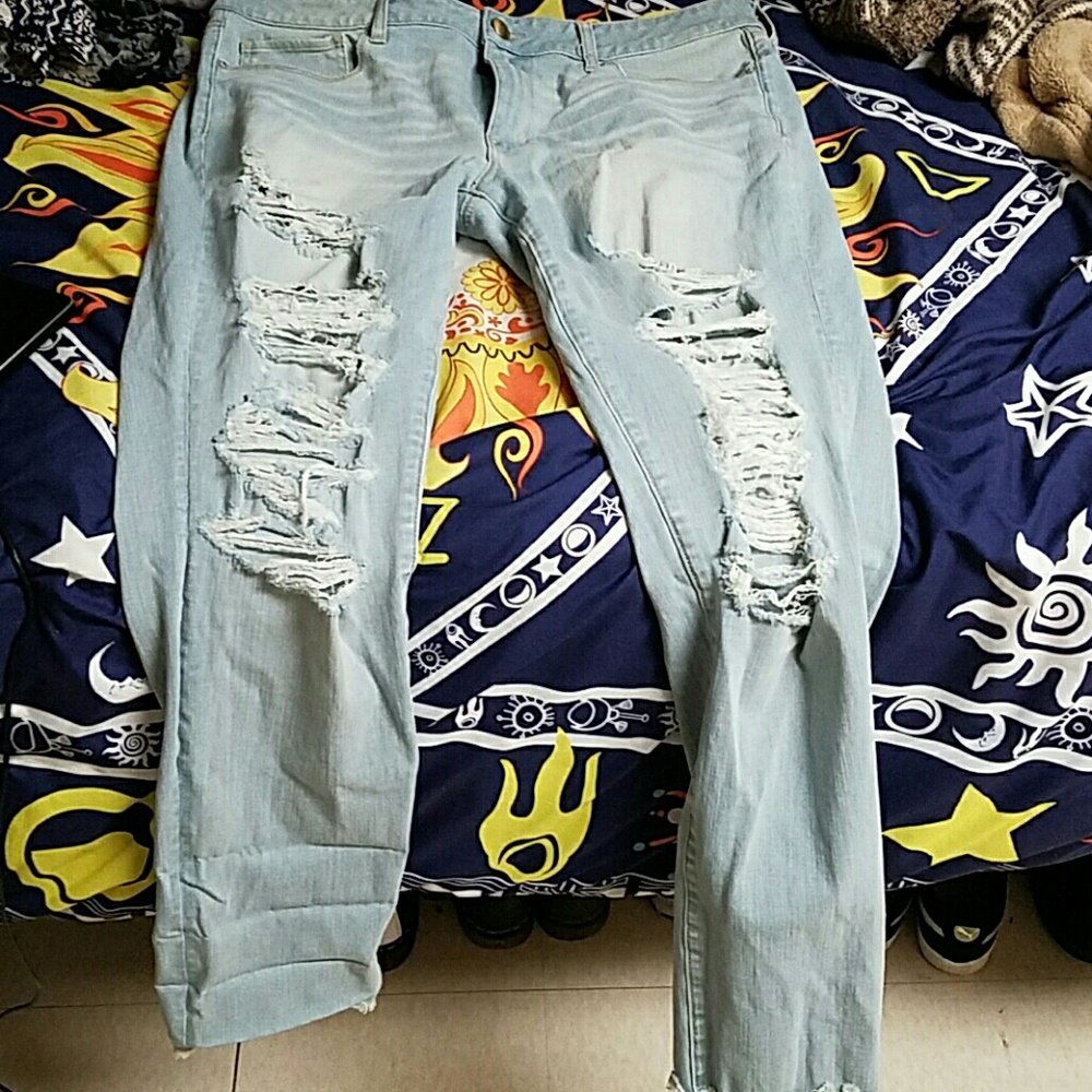 Never Worn Ripped American Eagle Skinny Jeans