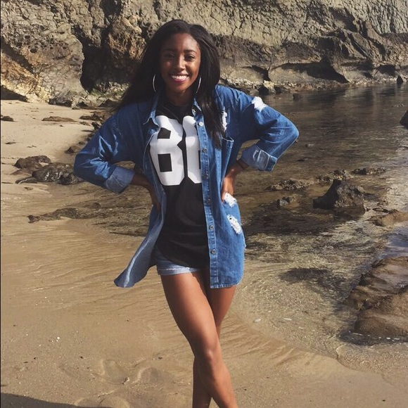 ๐ฅMeet your Posher, Lindsey ๐ฅ - Picture 6 of 7