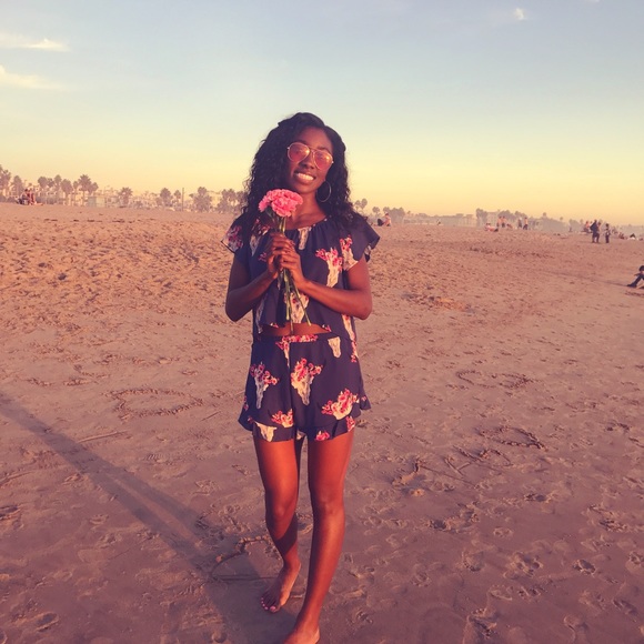 ๐ฅMeet your Posher, Lindsey ๐ฅ - Picture 4 of 7