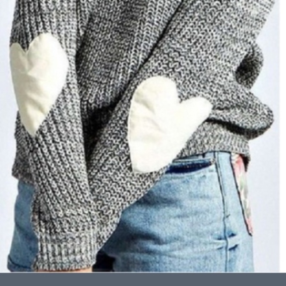 😱LAST ONE!😱 Soft Knit Gray Sweater w/Hearts - Picture 2 of 4