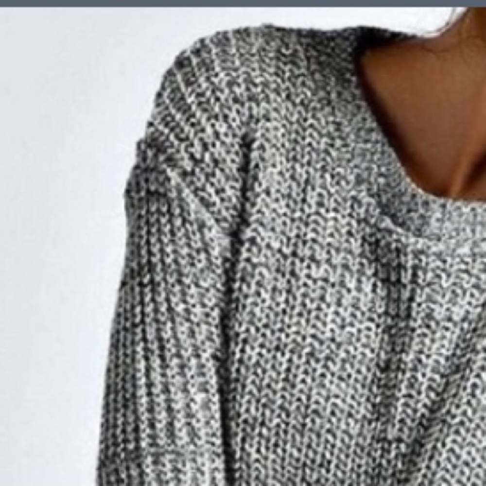 😱LAST ONE!😱 Soft Knit Gray Sweater w/Hearts - Picture 3 of 4