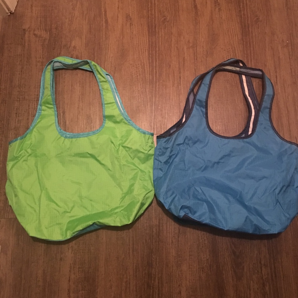 Set of 2 reversible totes great for beach or pool!