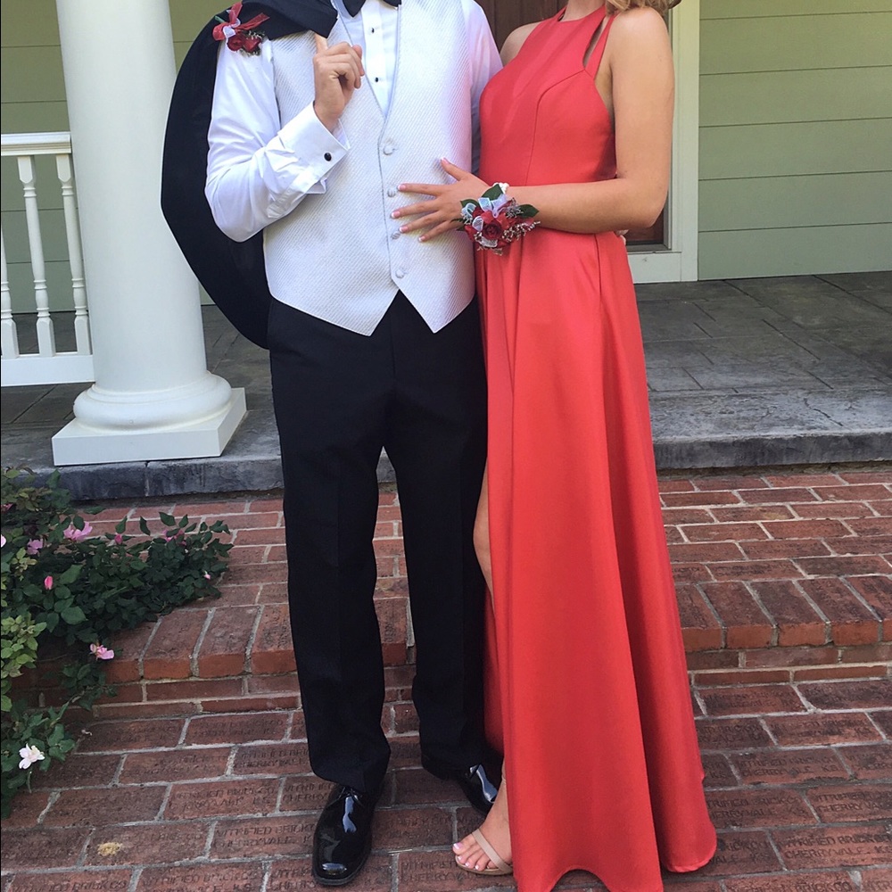 Chic red prom/formal dress