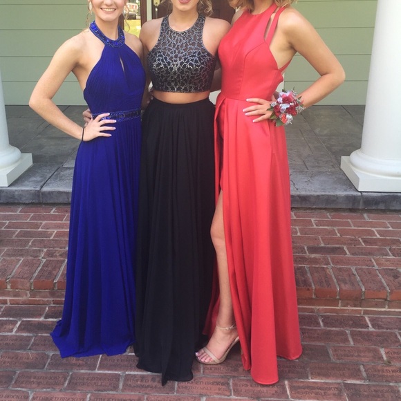 Chic red prom/formal dress - Picture 5 of 6