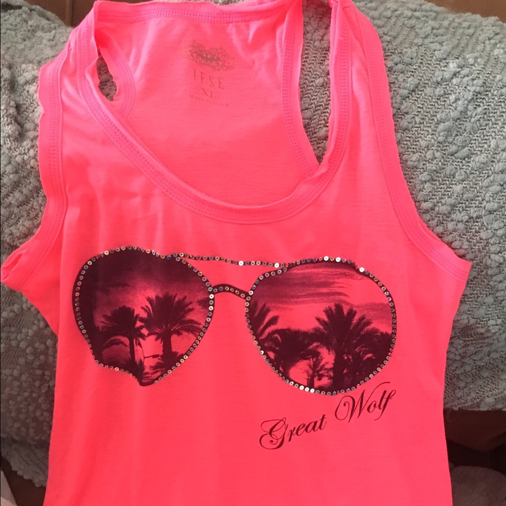 Beautiful hot pink sunglass 😎 tee XL