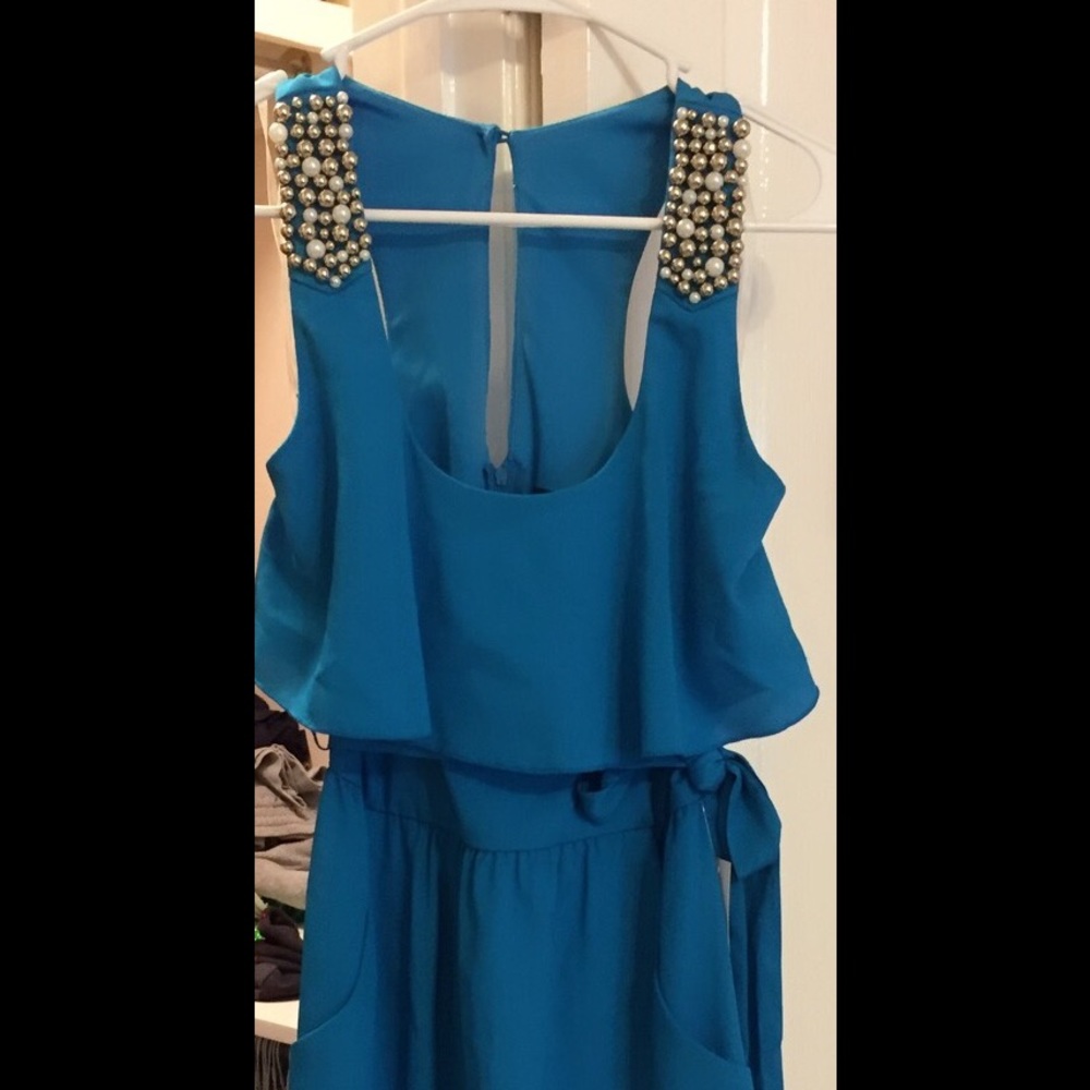 Beautiful never worn blue dress with details!👗