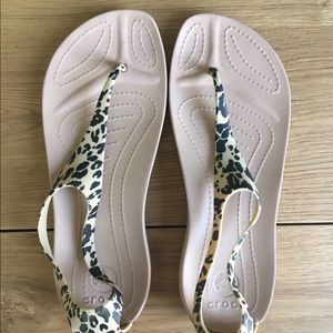 Crocs sexi flip flops - cheetah print