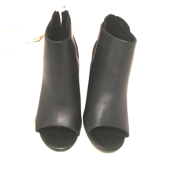 Cute black booties - Picture 1 of 3