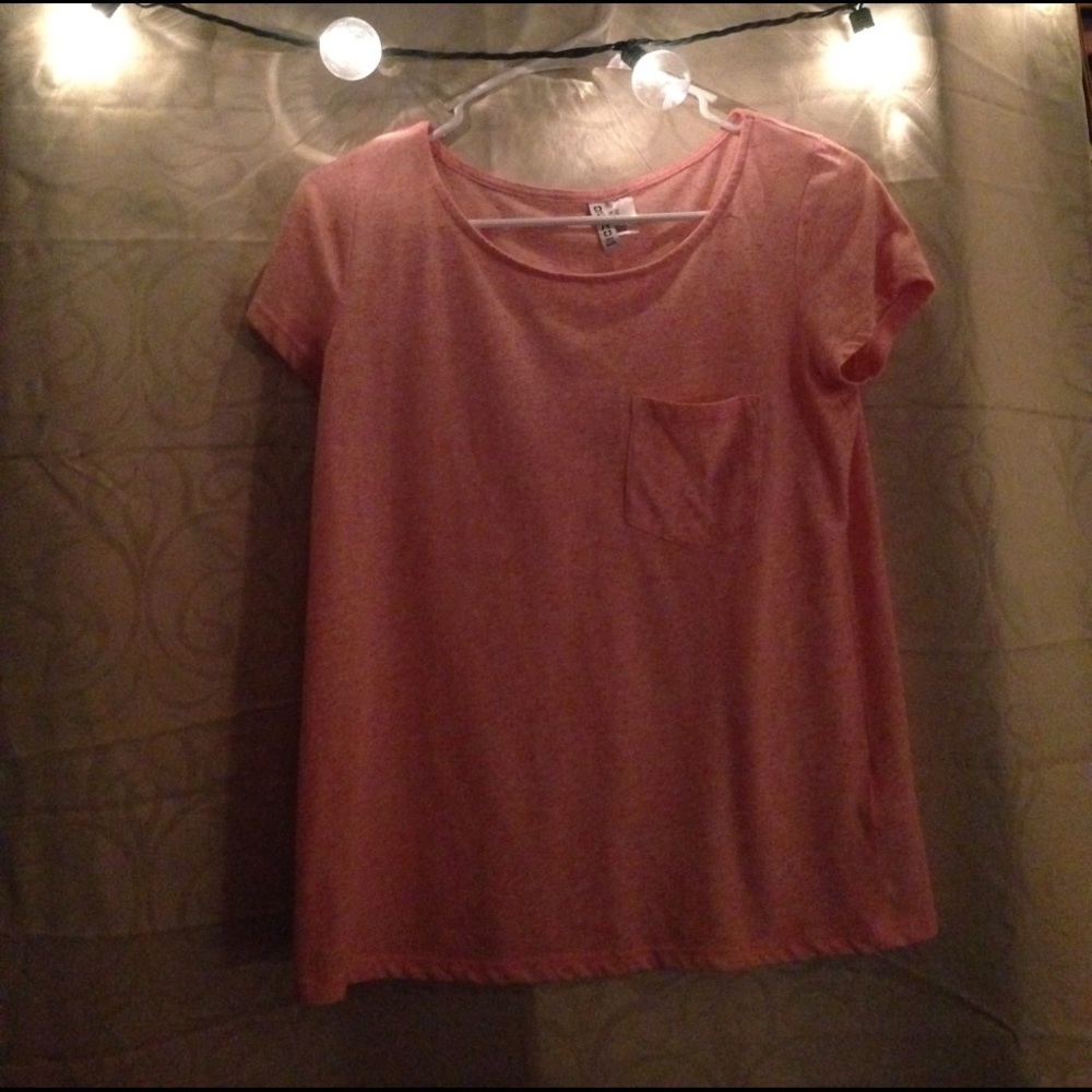 🌿DONATING SOON🌿H&M pocket tee