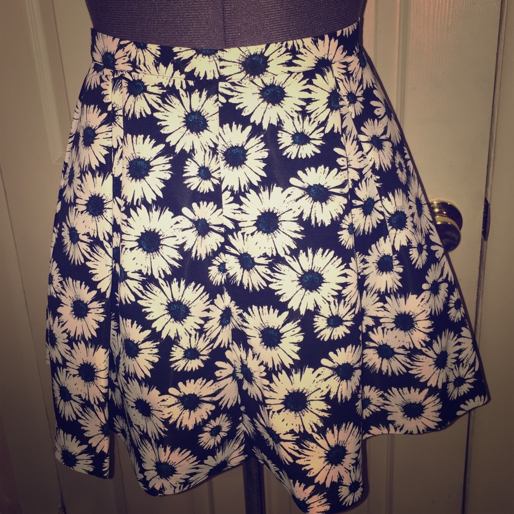High Waisted Dark Blue & White Flower Short Skirt