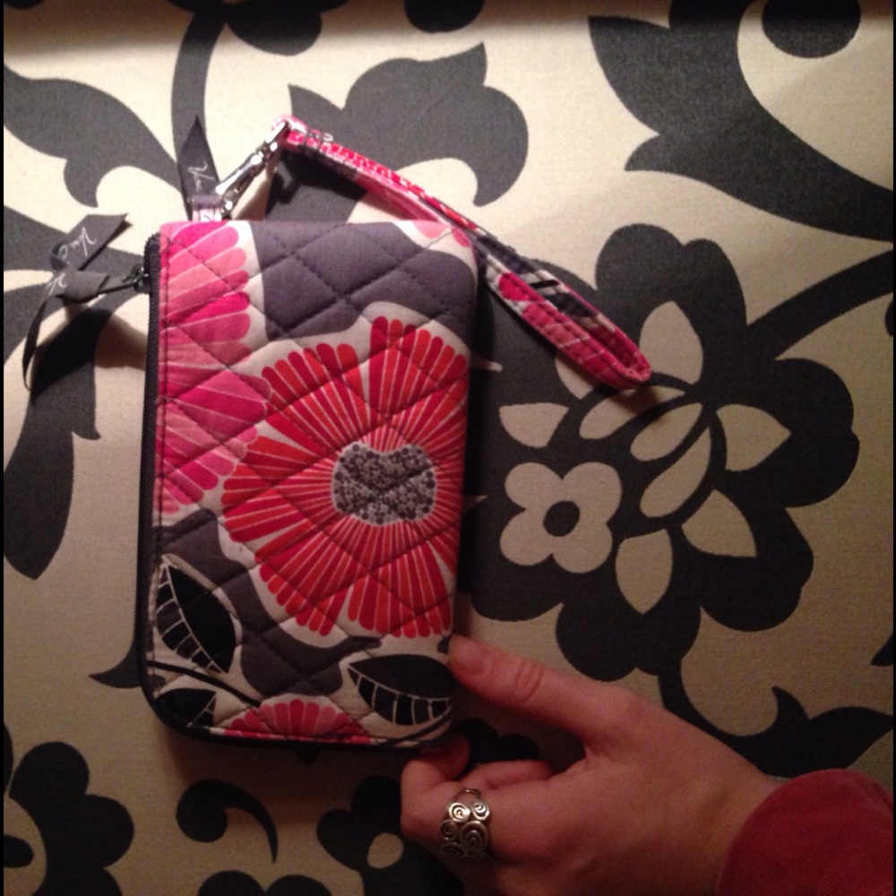🌿DONATING SOON🌿 Vera Bradley wristlet
