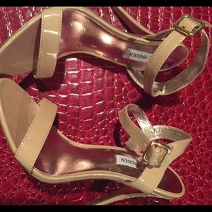 NWOT Beige toe out shoes.