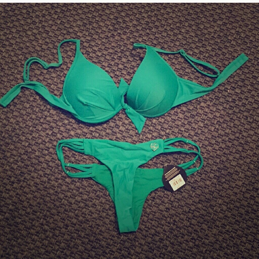 Bundle & save! Body glove emerald