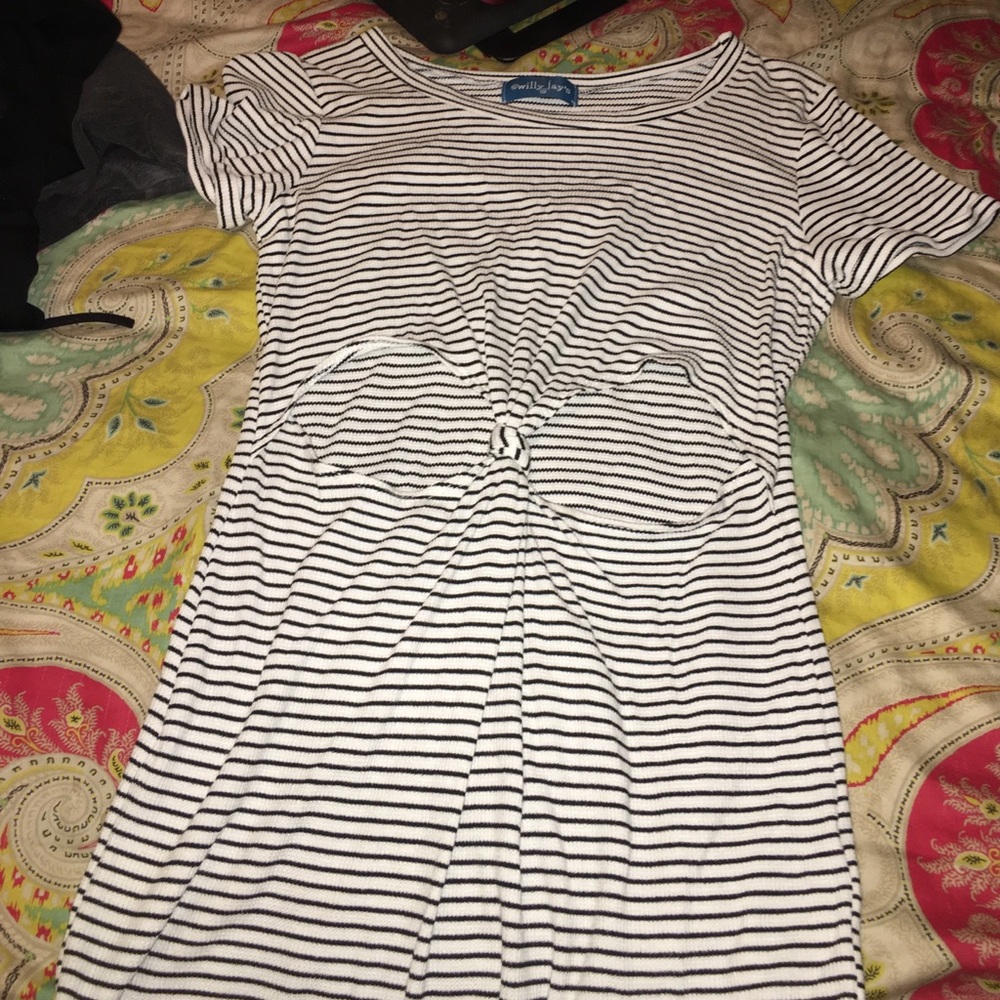Dress w cutout