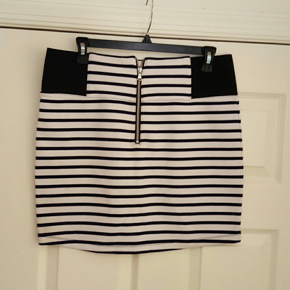 Charlotte Russe Zip up waistband skirt