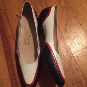 Vintage Salvatore Ferragamo kitten heels