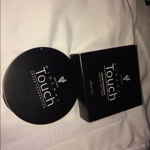 Younique cream foundation