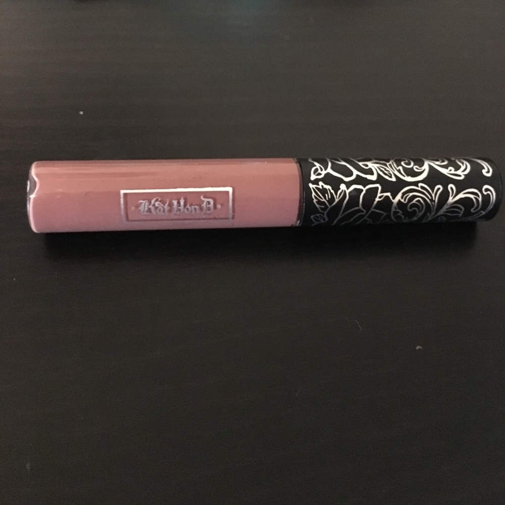 Kat Von D. Bow n Arrow Everlasting liquid lipstick