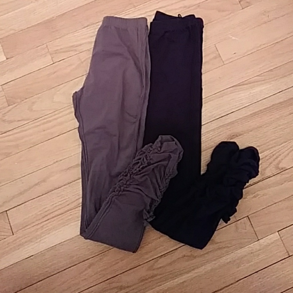 2 pair girls leggings.