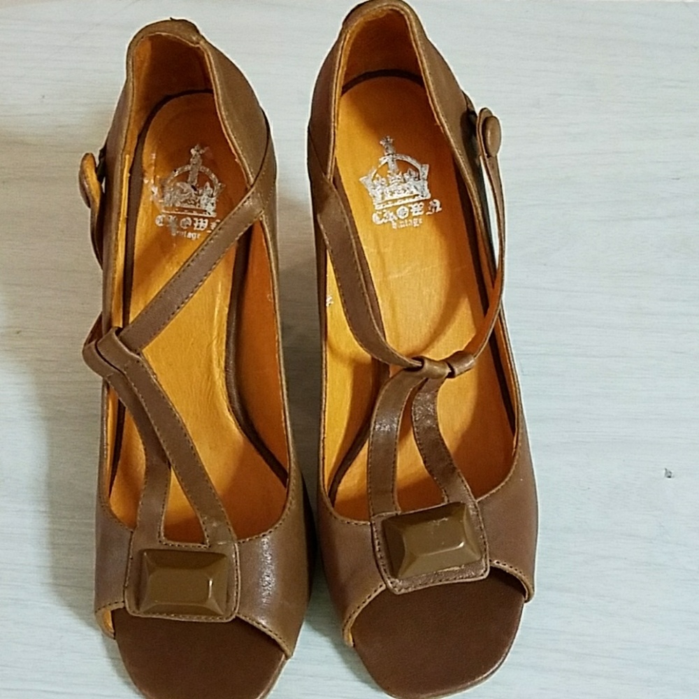 Shoes - Picture 3 of 4