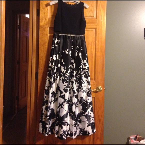 Betsy & Adam Dresses & Skirts - Navy blue and white Prom dress