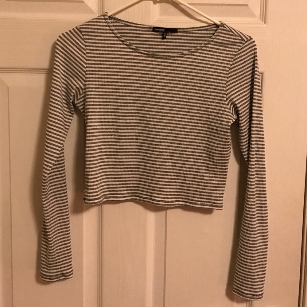 Love culture striped grey long sleeve crop! (MED)