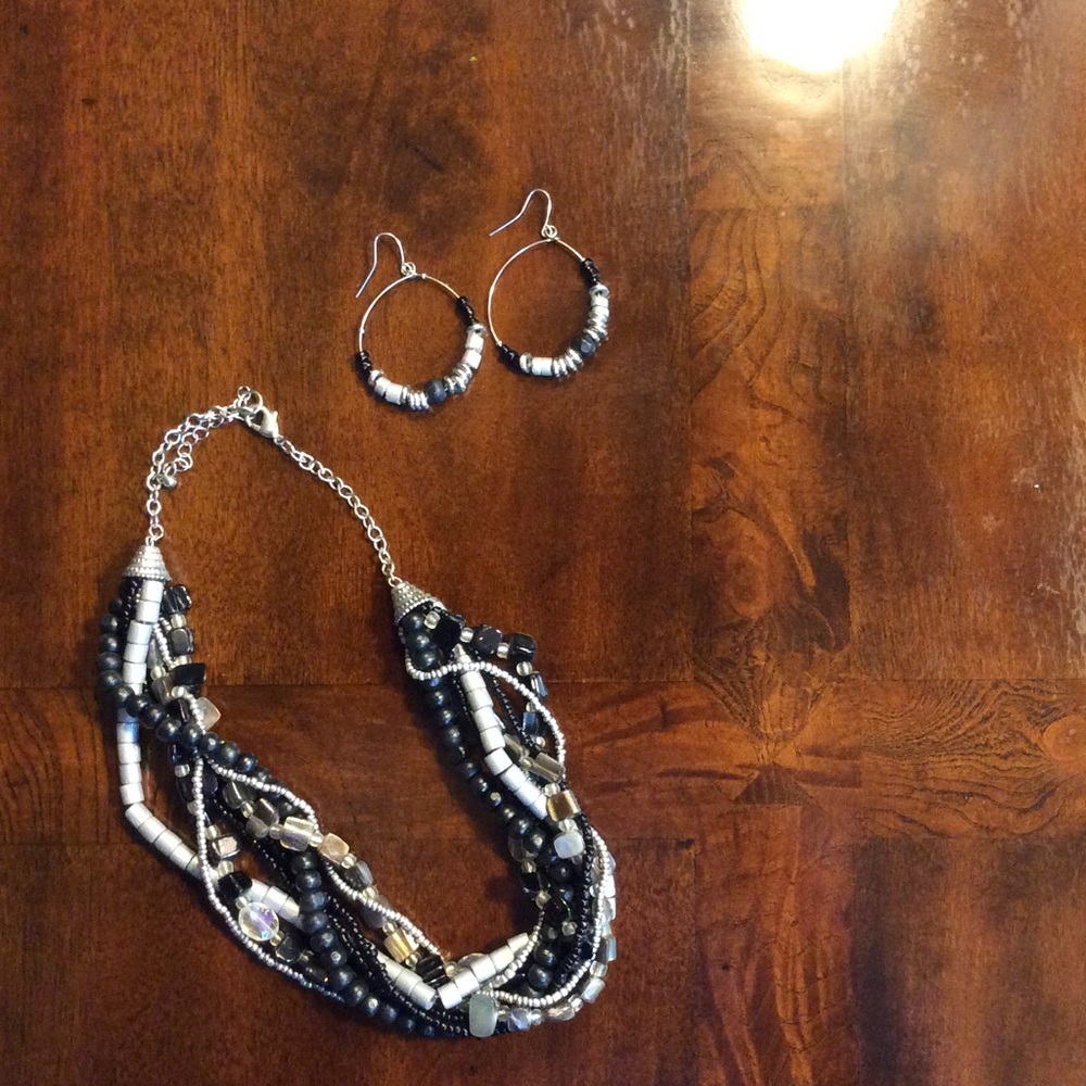 Necklace earrings