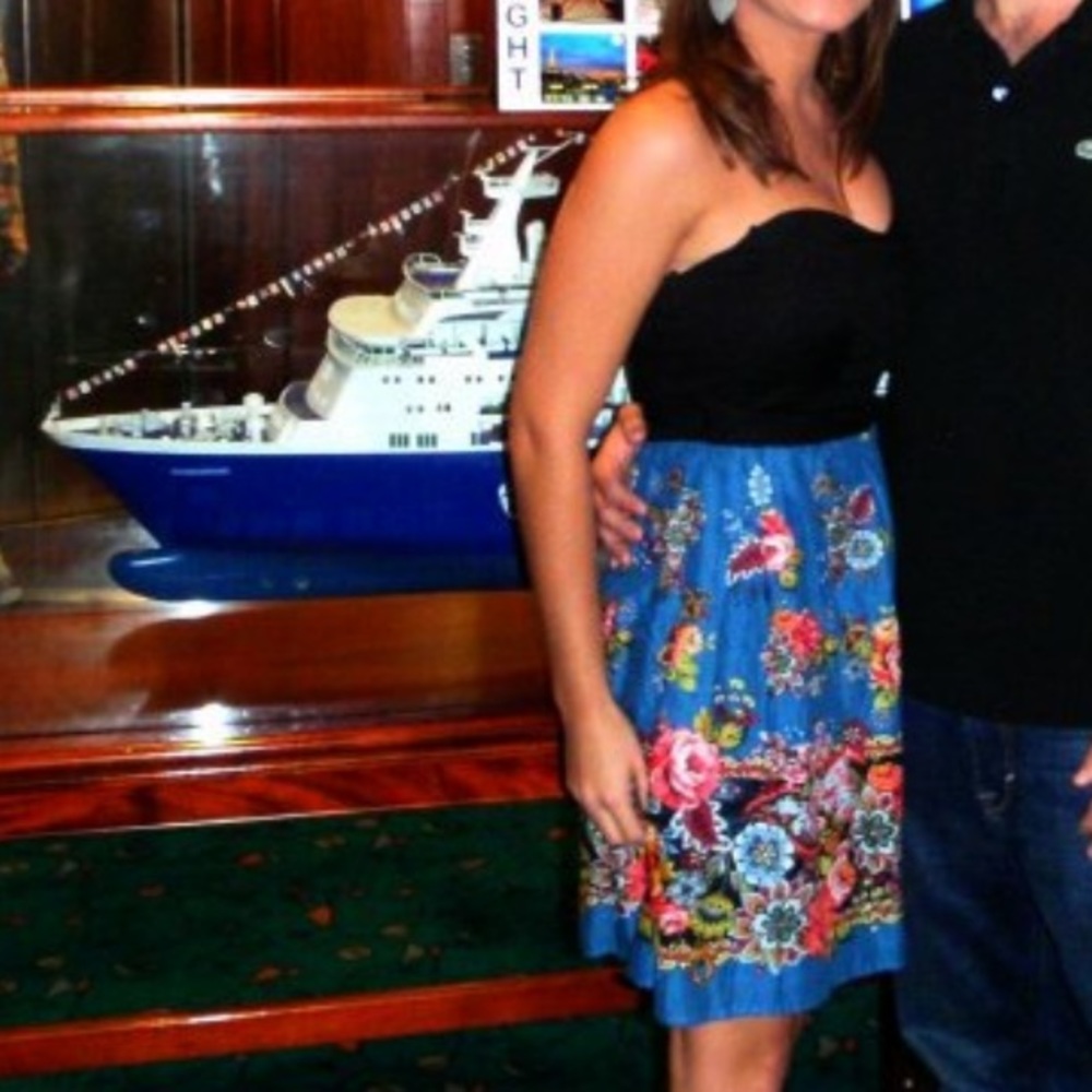 Strapless juniors dress!