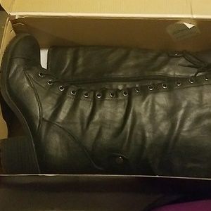 USED Arizona Tall Black Boots
