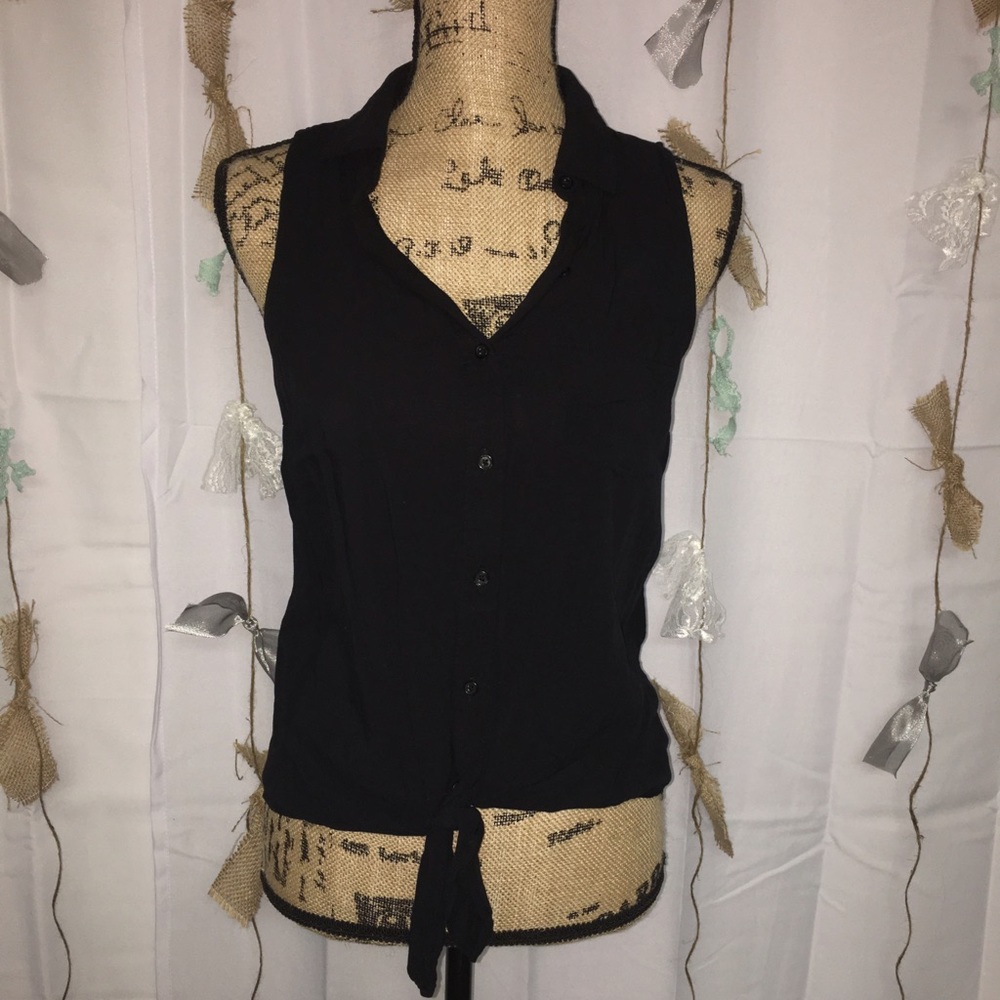 Black sleeveless button down