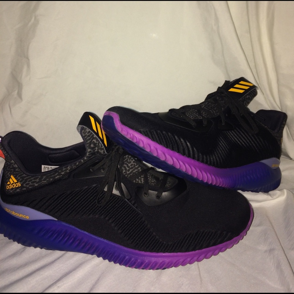 Adidas Alphabounce RARE color combination.