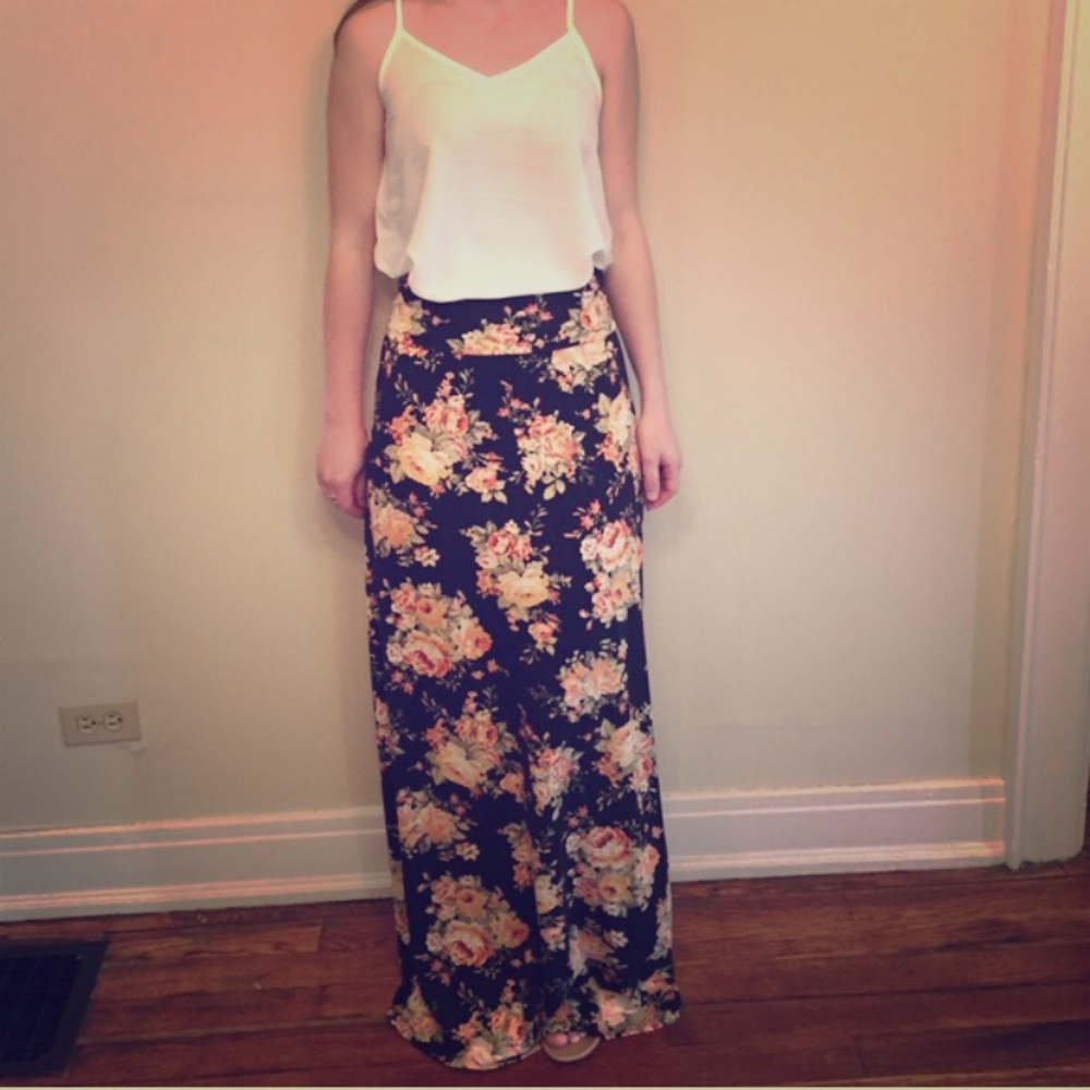Floral maxi skirt 💐