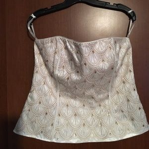 White House black-market  ivory w gold detail