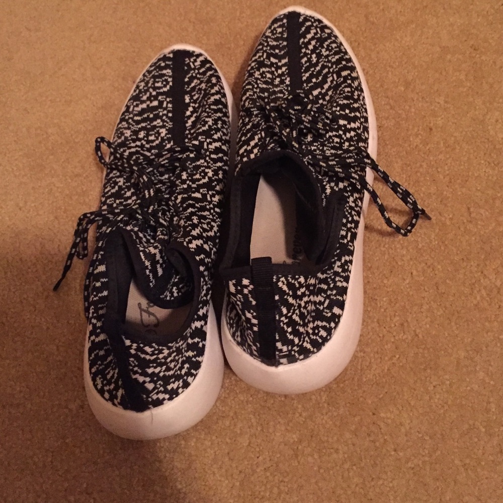 Black and white flynit sneakers