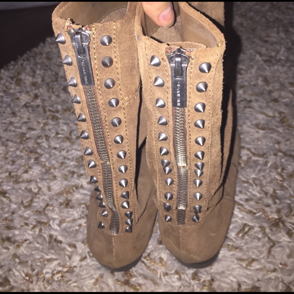 Brown suede Gianni Bini