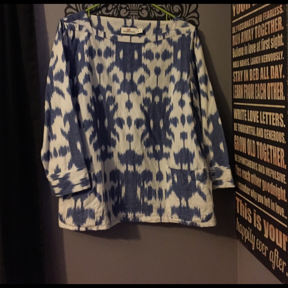Vineyard vines size large blue/white shirt