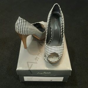 Anne Michelle Pazzaz Peep Toe