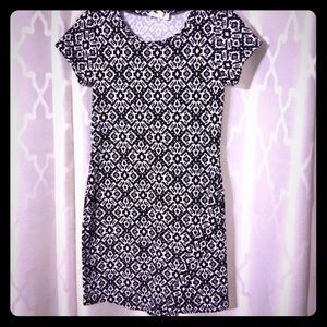 Short sleeve patterned dress