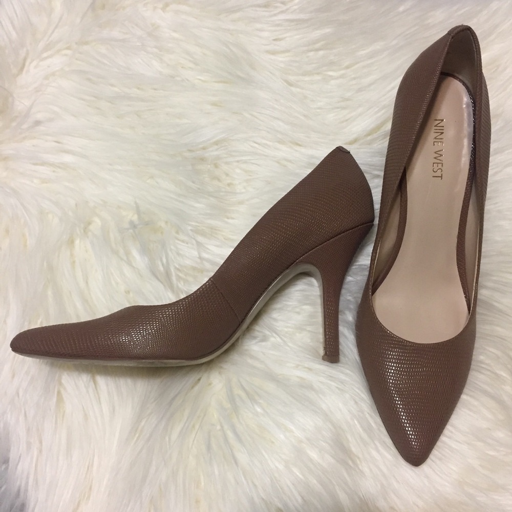 Nine West Neutral tone pebbled Pumps