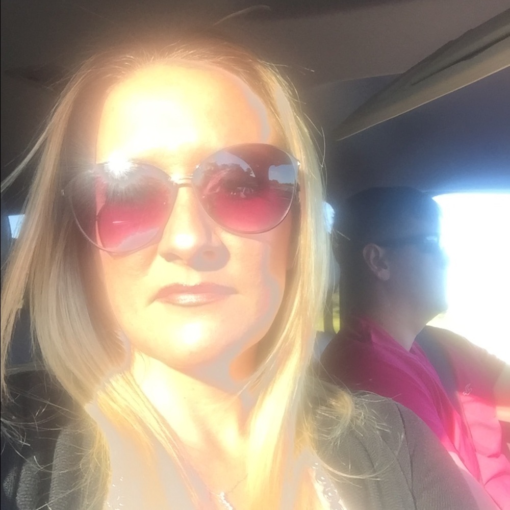 Meet your Posher, Hollie