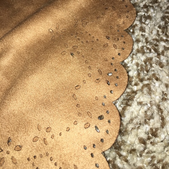 NWT brown suede shorts!! Size XS - Picture 6 of 6