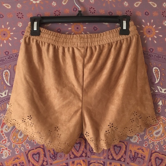 NWT brown suede shorts!! Size XS - Picture 4 of 6