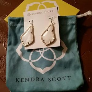 Kendra Scott Alex WMOP with Gold Hardware