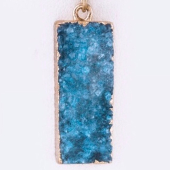 ✅✅✅Druzy Necklace White and one Turquoise Stone - Picture 2 of 6