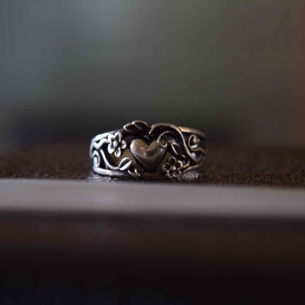 Vintage James Avery Heart and Flowers Ring